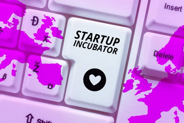 손으로 Startup Incubator 비즈니스의 재정적 이익을 수있는 비즈니스 아이디어 — 스톡 사진