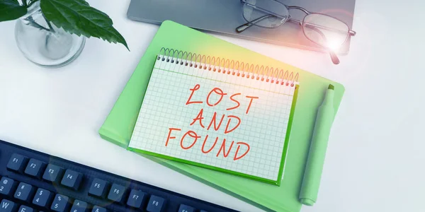 Σήμα Κειμένου Που Δείχνει Lost Found Internet Concept Place Όπου — Φωτογραφία Αρχείου
