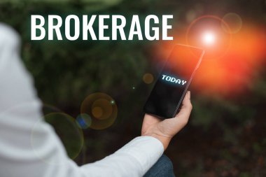 Ticari müzakerelerde güvenilir bir aracı ya da aracı olarak kavramsal görünüm komisyonculuğu ve iş konsepti kullanılmaktadır