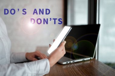 Dos and Don T 's' u sunan metin başlığı, kişinin aklında bir şey hakkında kavramsal fotoğraf karışıklığı