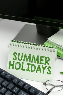 El yazısı tabelası Yaz Tatilleri, İş Gösterisi Tatili Yaz sezonu Tatili veya Tatil Tatili