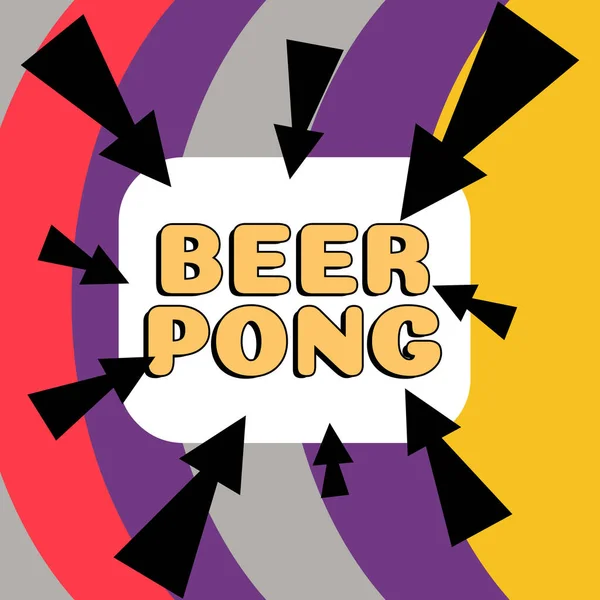 Пишучи Текст Beer Pong Business Огляд Гри Набором Пивних Чашок — стокове фото