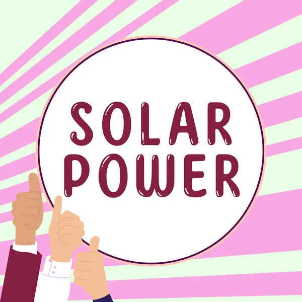 概念表示 太陽光発電事業太陽光からのエネルギーを利用して発電した電力にアプローチ — ストック写真