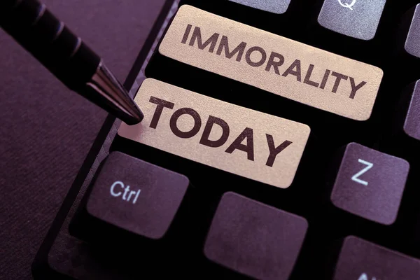 Ahlaksızlığı, iş yaklaşımını ya da ahlaksızlığın kalitesini gösteren metin işareti