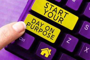 Gününüze Amaçla Başlayın, İş Fikri 'ni sunan metin başlığı Ne yapacağınız hakkında temiz fikirlere sahip olun