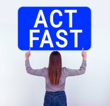 İlk başta en yüksek hızda gönüllü olarak hareket etmek anlamına gelen işaret Hızlı Perde kavramını gösteren ilham kaynağı