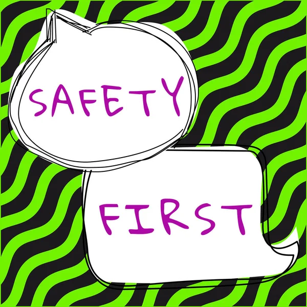 Znak Tekstowy Pokazujący Bezpieczeństwo Pierwsze Zdjęcie Koncepcyjne Unikaj Niepotrzebnego Ryzyka — Zdjęcie stockowe