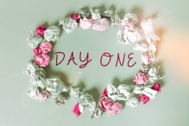 İlk Gün, İnternet Konsepti Başlangıç anını gösteren metin işareti Zamanlama programının ilk adımı