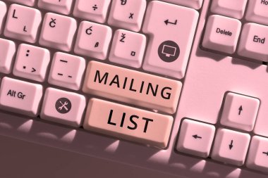 E- posta Listesini gösteren ilham kaynağı, periyodik posta dağıtımına abone olan kişilerin iş vitrini listesi