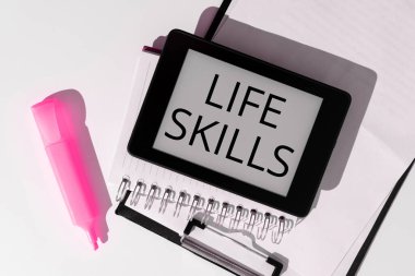 Metin Hayat Becerileri gösterimi yazma, günlük hayatta tam katılımın gerekli ya da istenilen anlamına gelen kavramı kavrama