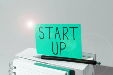 El yazısı imzası Start Up, yeni bir iş kurma ve geliştirme sürecinin ilk aşamasında iş genel değerlendirmesi