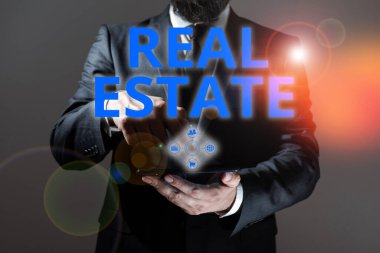 Metin başlığı: Emlak, İş Dünyası Arazi ve binalardan oluşan araziyi gösteriyor