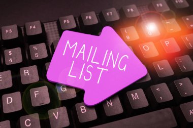 E- posta Listesini sunan metin başlığı, periyodik posta dağıtımına üye olanların Kavramsal fotoğraf listesi