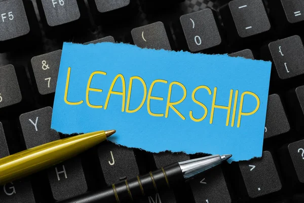 Szöveges Megjelenítés Leadership Word Written Ability Activity Bevonásával Vezet Egy — Stock Fotó