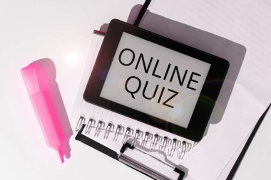 El yazısı işareti Online Quiz, iş konsepti oyunu veya internette yayınlanan bir zihin sporu