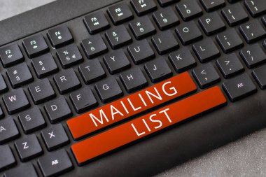 E- posta Listesini göster, kavramsal anlamı bir periyodik posta dağılımına abone olanların listesini kabul et