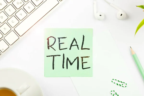 Escrevendo Exibindo Texto Tempo Real Conceito Significa Tempo Real Durante — Fotografia de Stock