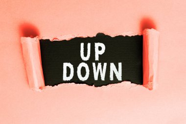 Yukarıya, Aşağıya, İnternet Konsepti 'ne ilham veren bir metin. Bakmak ya da aşağı bakmak ya da tamamen mahvolmuş hissetmek için.