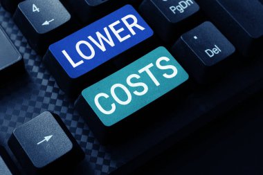 Düşük Maliyetleri sunan metin başlığı, İş genel görünümü ürün talebini artırmak için düşük fiyat belirler