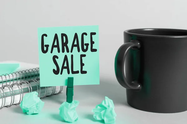 영감을 가라지 Garage Sale 텍스트 차고에서 개최되는 가정용품의 인터넷 콘셉트 — 스톡 사진