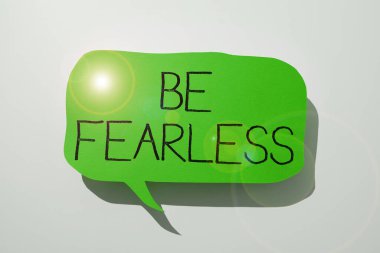 Sana ilham veren metinler Korkusuz ol, iş hayatı göstergesi ol seni ölümüne korkutan şeylere rağmen.