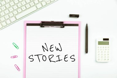 El yazısı metinleri Yeni Hikayeler, Hayali ya da gerçek insanlar üzerine yazılmış kelimeler ve eğlence için anlatılan olaylar