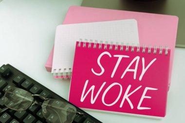 İlham veren metni Stay woke, internet kavramı çevrenizin ve diğer şeylerin farkında olun.