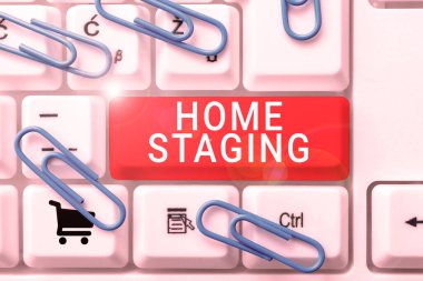 Ev Sahneleme, özel bir konutun emlak piyasasında satılığa çıkarılmasına ilişkin el yazısı tabelası.