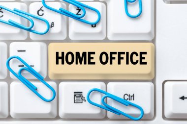 Resmi bir iş için bir kişi ikametgahında belirlenen ilham veren İçişleri Bakanlığı ve İş Fikri Alanını gösteren metin