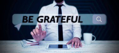 Minnettar olun. Duygu üzerine yazılmış bir kelime. Alınan bir şey için minnettarlık göstergesi.