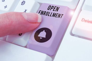 Açık Kayıt, İş Genel Görünümü yazılı metin. İnsanların sigorta yaptırabileceği yıllık dönem.