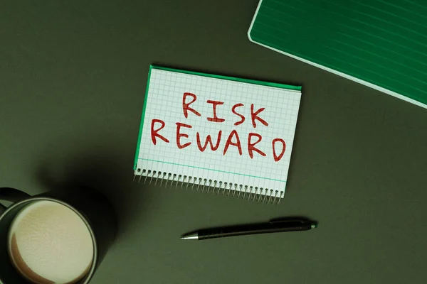 Testo Che Mostra Ispirazione Risk Reward Approccio Business Valutare Potenziale — Foto Stock