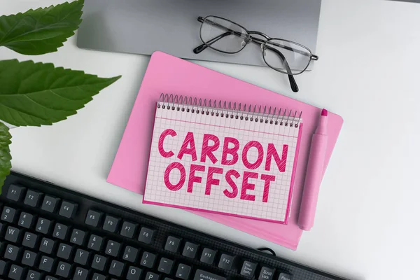Sinal Que Mostra Deslocamento Carbono Foto Conceitual Redução Nas Emissões — Fotografia de Stock