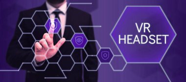 Vr Kulaklık işareti gösteren ilham perisi, bu kavram, giyene sanal gerçeklik sağlayan kafaya monte edilmiş aygıt anlamına gelir