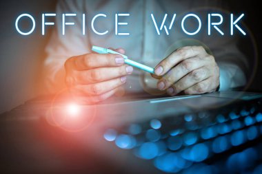 Bir örgüt için ofis işi, internet kavramını gösteren metin işareti