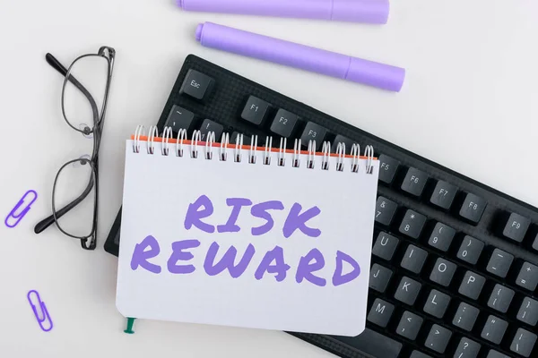 Text Zeigt Inspiration Risk Reward Geschäftsidee Beurteilt Das Gewinnpotenzial Eines — Stockfoto