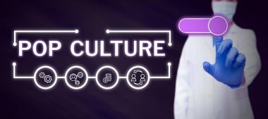 Kavramsal manşet: Pop Culture, Kavramsal fotoğraf, çoğunluğu gençlerin yaşam tarzı ve zevklerini tanımlıyor.