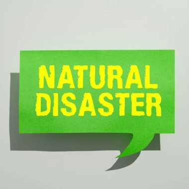 Doğal Felaket 'i gösteren metin başlığı, doğanın gidişatında ve doğal nedenlerden kaynaklanan iş genel görünümü
