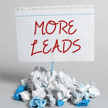 Metnin daha fazla gösterilmesi, tüketici ilgisi veya ürün araştırması kavramsal fotoğraf başlatılması