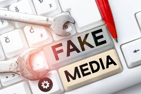 Concerepeption Fake Media Conceptual Photo Formation Brodcasters 우리가 수없는 로디스에 — 스톡 사진