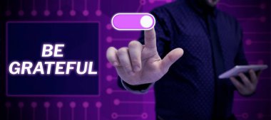 Kavramsal gösterim. Minnettar olun, iş genel değerlendirmesi yapın ya da alınan bir şeye minnettarlığınızı gösterin.