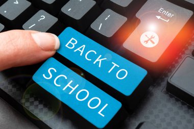 El yazısı metni Okula Dönüş, İnternet Konsepti Yeni Öğretmenler Arkadaşlar Üniforma Tanıtım Ücreti Kitabı