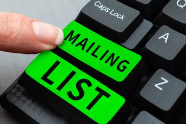 E- posta Listesini gösteren bir ilham kaynağı, periyodik posta dağıtımına üye olanların iş yaklaşım listesi