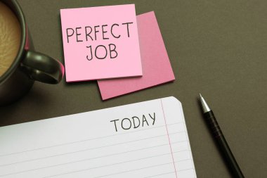 Mükemmel İş, İş Fikri 'ni gösteren bir tabela. Sana memnuniyet veren ve önemini fark ettiren bir iş.