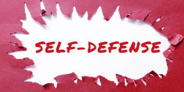 Kavramsal savunma, iş fikri fiziksel saldırıya uğrayan birini savunma eylemi.