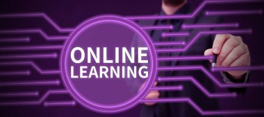 Çevrimiçi Öğrenme, Kavramsal Fotoğraf, İnternet ve bir bilgisayarın yardımıyla görüntüleme metni yazılıyor