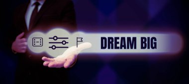 Ulaşmak istediğiniz yüksek değerli bir şeyi düşünmek için Büyük Düşler, İnternet Konseptini sunan metin başlığı