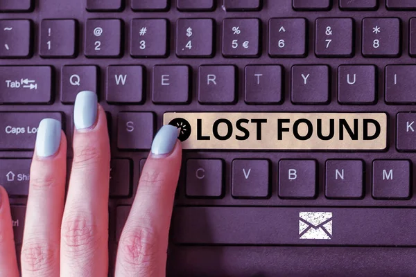 Sign Displaying Lost Found Business Approach Things Left May Retrieve — Stock Photo, Image