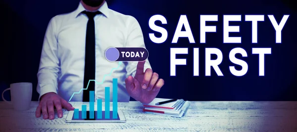 Texto Mostrando Inspiração Segurança Primeiro Abordagem Negócios Evite Qualquer Risco — Fotografia de Stock