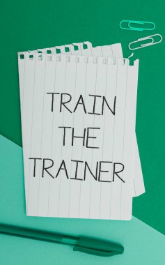 Eğitmen kavramsal gösteri fikri, eğitmen öğretmek ya da diğerlerini eğitmek için tanımlanan iş fikri